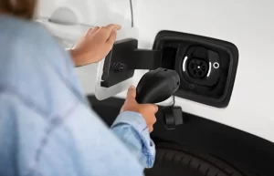 Cómo elegir el cargador eléctrico ideal: ¿Wallbox, portátil o de emergencia?